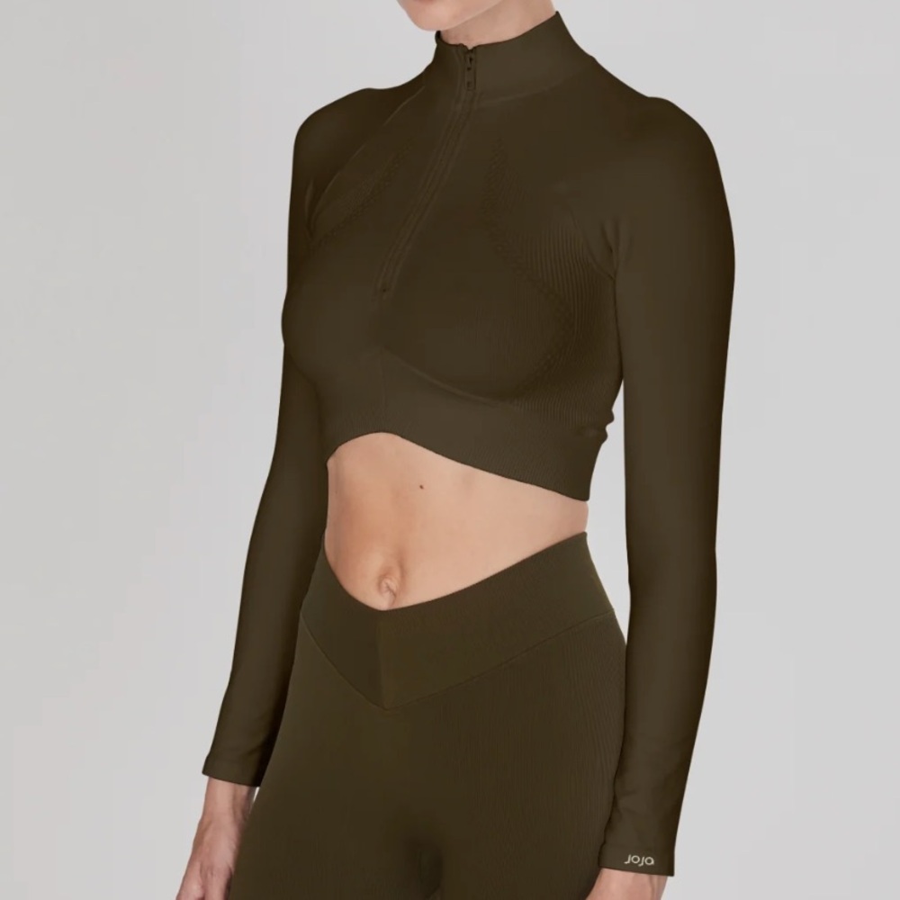 **NIB** JOJA Exhale Long Sleeve Quarter Zip Up